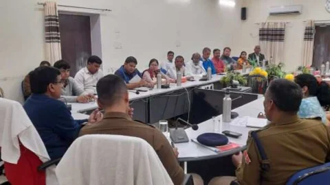 जिला कलक्टर की अध्यक्षता में शांति समिति की बैठक