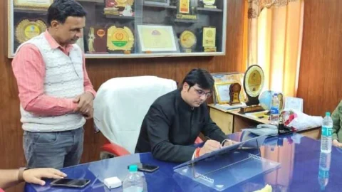 डॉ छोटेलाल गुर्जर ने सीएमएचओ का पदभार ग्रहण कर संभाला कामकाज