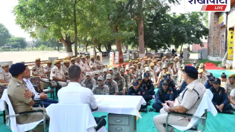 झुंझुनूं में पुलिस अधीक्षक ने जवानों संग मनाई दीपावली