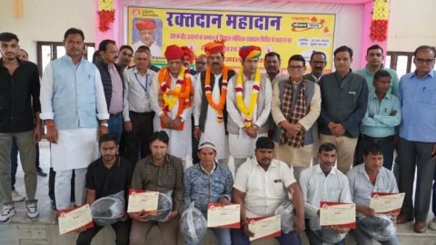 उजालो संस्था ने झुंझुनूं में किया रक्तदान शिविर का आयोजन, कैबिनेट मंत्री जोराराम कुमावत हुए शामिल