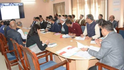 कलक्टर के सख्त आदेश : बाल वाहिनियों की जांच करें, बगैर फिटनेस संचालित होने वाली बसों के विरूद्ध करें कार्रवाई