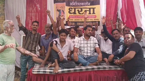 नगरपालिका प्रशासन की अनियमिता के खिलाफ धरना जारी