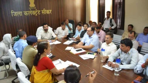 आमजन की समस्याओं का निस्तारण जल्द करें – जिला कलेक्टर