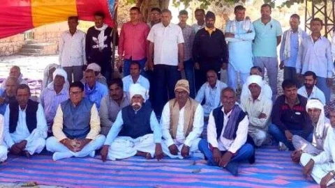 ढूकिया किसानों के धरना प्रदर्शन में हुए शामिल