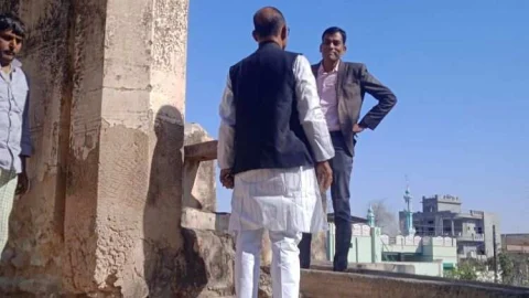 लापरवाही : बिसाऊ में स्कूल में खुला पड़ा था कूआं