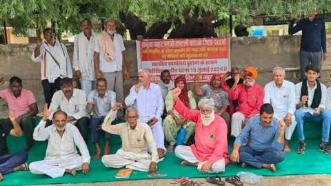 किसान महासभा का तहसील कार्यालय के सामने धरना बारहवें दिन भी जारी