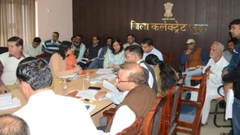 शहरों में अवैध निर्माण को लेकर साप्ताहिक रिपोर्ट लें