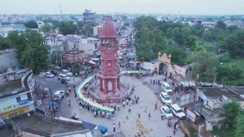 धर्मस्तूप पर लहराया 160 फीट तिरंगा, देशप्रेम का दिखा ज्वार