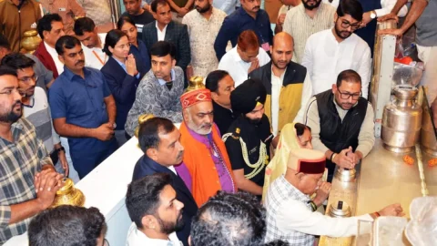 हिमाचल प्रदेश के राज्यपाल शिवप्रताप शुक्ला ने सालासर बालाजी मंदिर में किए दर्शन