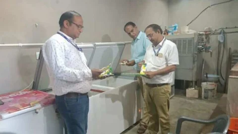 कलाकन्द, घी, तेल व आईस केंडी, फू्रट ड्रिंक का सैम्पल लिया