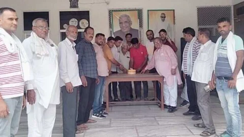 झुंझुनूं सांसद बृजेन्द्र सिंह ओला का जन्मदिन मनाया