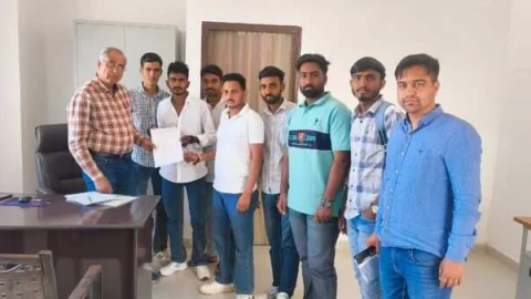 विभिन्न मांगों को लेकर एसएफआई ने दिया ज्ञापन