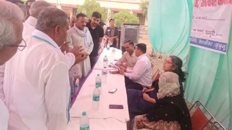 जिला कलेक्टर ने रात्रि चौपाल में सुनी ग्रामीणों की जनसमस्याएं