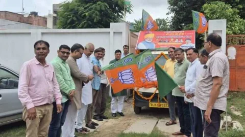 युवशक्ति महा सदस्यता सम्मेलन का रथ रवाना