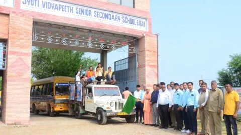 नीट एवं जेईई एडवांस में चयनित होने पर विद्यार्थियों का किया अभिनंदन