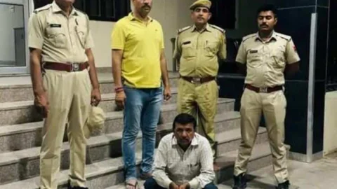 ताश के पत्तों पर जुआ खेलते तीन गिरफ्तार