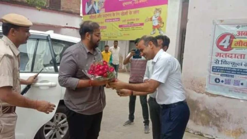 सीकर जिला कलेक्टर ने श्रीमाधोपुर उपखण्ड कार्यालय का किया निरीक्षण