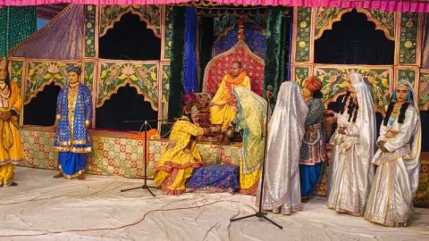 रासलीला में सुदामा चरित्र की लीला देख श्रद्धालु हुए भावविभोर