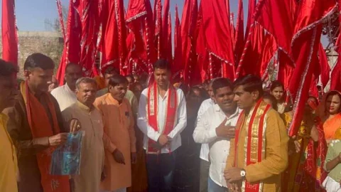 झुंझुनूं में जौहरी बाबा बगीची से मोतेश्वर महादेव बालाजी मंदिर चढ़े 751 निशान