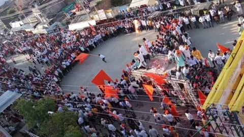 विशाल भगवा रैली में उमड़ा आस्था का जनसैलाब