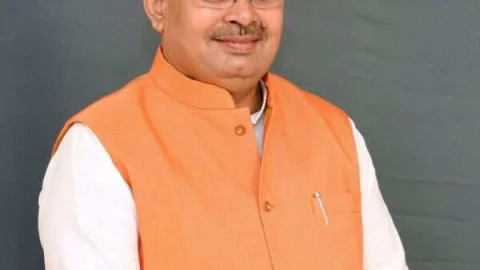 मुख्यमंत्री ने अधिकारियों को धरातल पर उतारा