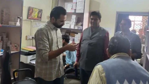 टीकाकरण में सुधार नहीं हुआ तो कार्रवाई होगी – जिला कलेक्टर