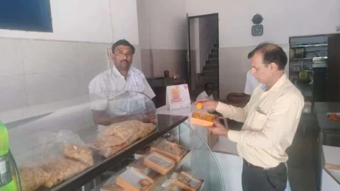 पिलानी शहर में विक्रेताओं से 6 नमूने लिये