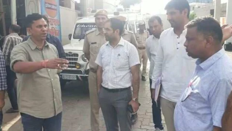 जिला कलेक्टर ने किया शहर का दौरा