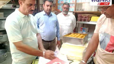सीकर में मिठाई की दुकानों पर छापे, सैंपल लिए गए