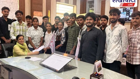 जर्जर स्कूल भवनों की मरम्मत की मांग को लेकर SFI ने मुख्यमंत्री के नाम सौंपा ज्ञापन