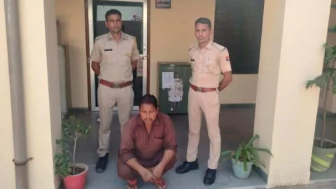 डोडापोस्त के साथ पुलिस ने किया एक आरोपी को गिरफ्तार