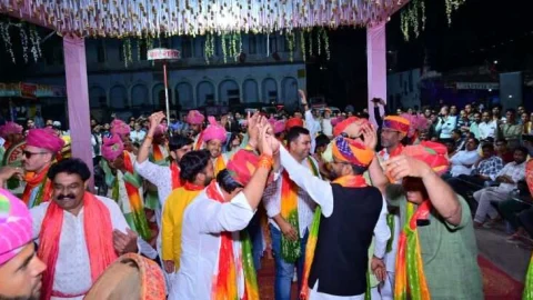 भाजपा द्वारा आयोजित रंग रसिया फागण 2025 कार्यक्रम जमा देर रात तक रंग
