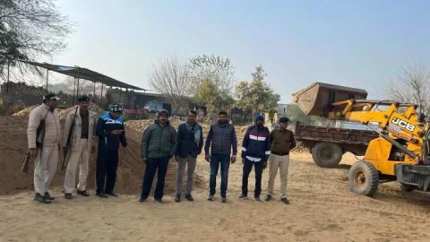 अवैध खनन परिवहन,भंडारण के विरुद्ध एक्शन जारी, वसूला लाखों का जुर्माना