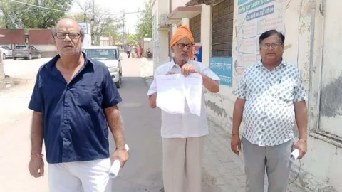 जोहडा का अधिग्रहण कर दर्शनीय स्थल बनाने के लिए सौंपा जिला कलक्टर को ज्ञापन