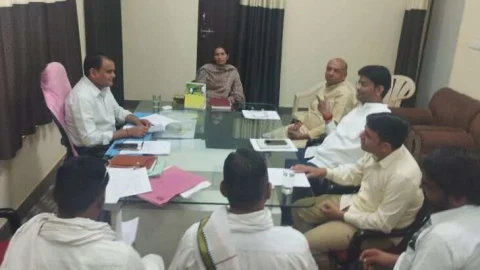 राजनैतिक दलों के प्रतिनिधियों के साथ बैठक आयोजित