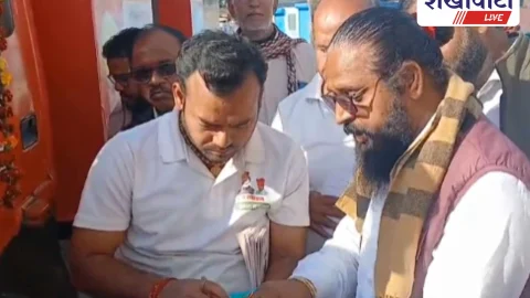 बाय पंचायत समिति मांग पर 26 दिन से धरना, विकास यात्रा का विरोध