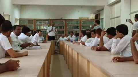 जिला न्यायालय परिसर में होट काटने की घटना पर बार ने लिया सख्त निर्णय, आरोपी अधिवक्ता को किया निलंबित