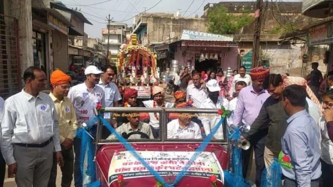 Breaking – चिड़ावा शहर में निकाली जा रही है वोट बारात