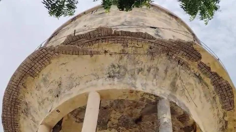 जर्जर टंकी बनेगी दुबारा, एक्सईएन ने लिया जायजा