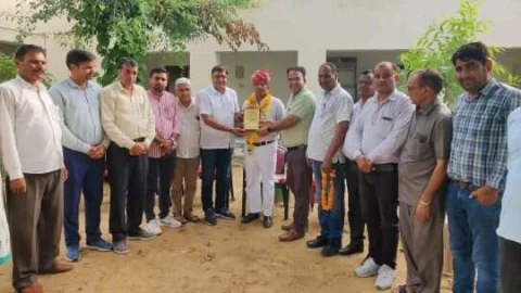 स्वेच्छिक सेवानिवृत्ति पर समसा कार्यालय में काला का सम्मान