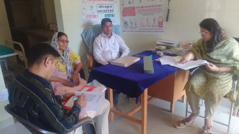 एक्शन में अधिकारी वर्षा जानू: इंटर्नशिप का औचक निरीक्षण, कई अनुपस्थित