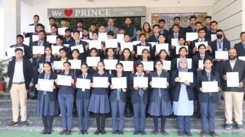 प्रिंस इंटरनेशनल में स्कूल इनोवेशन मैराथॉन में भाग लेने वाले बच्चों को किया सम्मानित