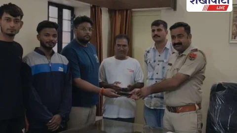 पुलिस ने बरामद किए 15 मोबाइल, मालिकों को लौटाए फोन
