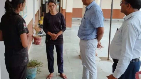 प्रभारी सचिव ने किया बालिका छात्रावास का निरीक्षण