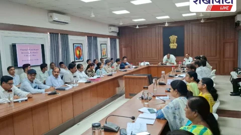 Sikar News: सीकर में जिला कलेक्टर की समीक्षा बैठक: पीएमओ अनुपस्थिति पर कार्रवाई