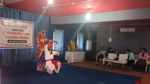 घुघंट छोड़, ट्रैक सूट पहन दौड़ी महिलाएं