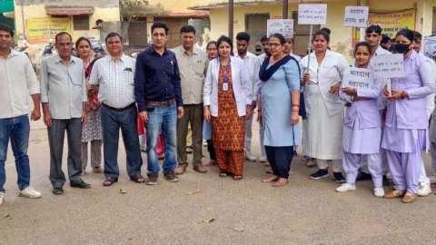 जिलेभर के चिकित्सा संस्थानों पर आयोजित हुई मतदाता जागरूकता गतिविधियां