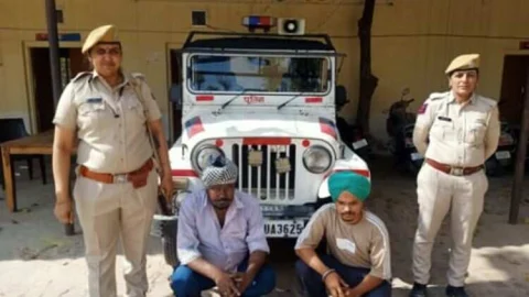 आईसक्रीम के खाली कार्टून की आड़ मे तस्करी करते पिता व पुत्र गिरफ्तार