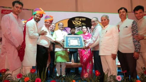 ज्योति माहेश्वरी फाउंडेशन के अध्यक्ष ज्योति कुमार माहेश्वरी को समाज रत्न की उपाधि से किया सम्मानित