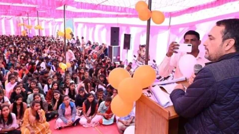 युवा राष्ट्र भ्रमण कर भारत को जाने – लांबा